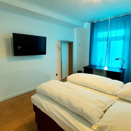 Helles Zimmer Mit Kingsize-Bett Мангейм Экстерьер фото